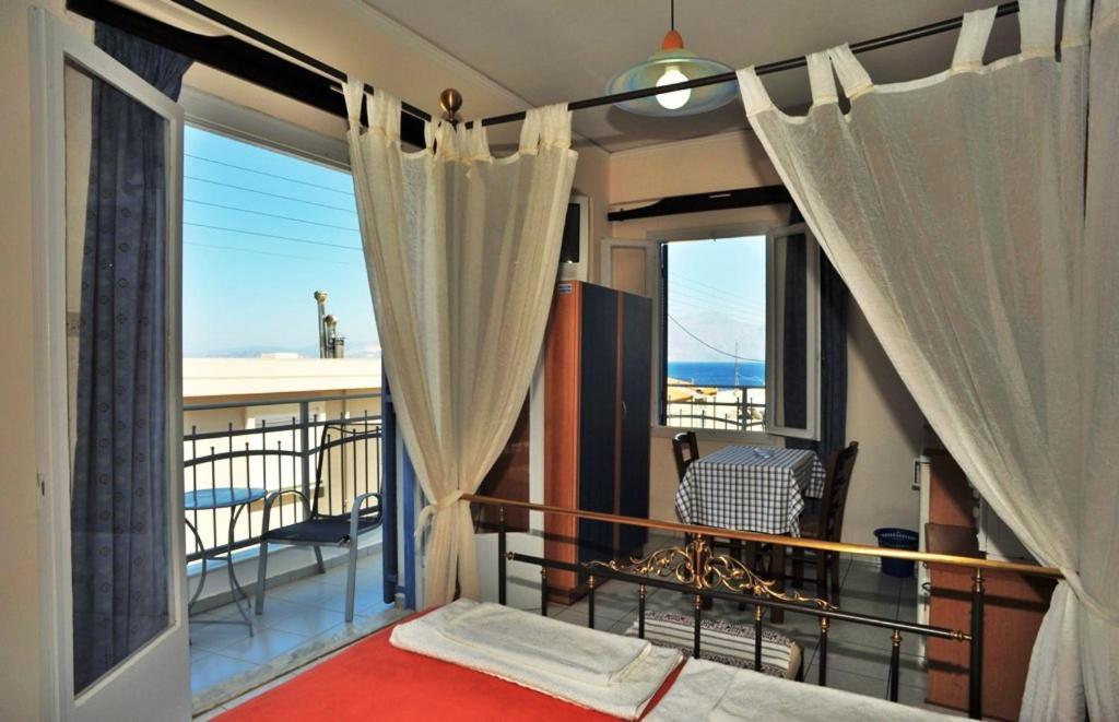 Pergola Hotel Agios Nikolaos Rum bild