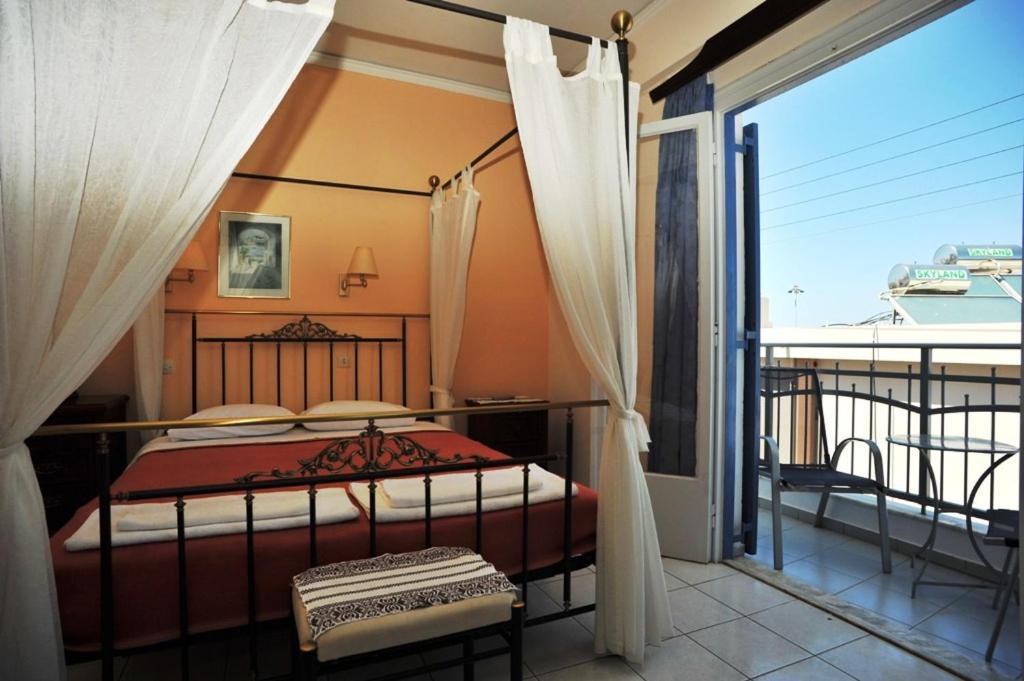 Pergola Hotel Agios Nikolaos Rum bild